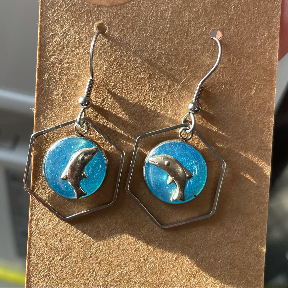 ⭐️ 🐬 Delicate Dolphin Dangle Earrings